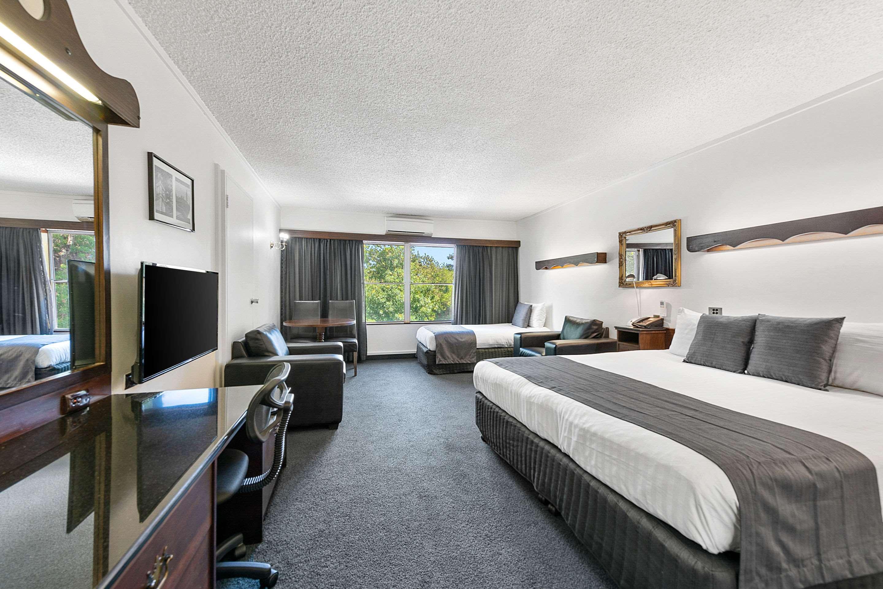 BUSINESS, 1 KING AND 1 SINGLE BEDS