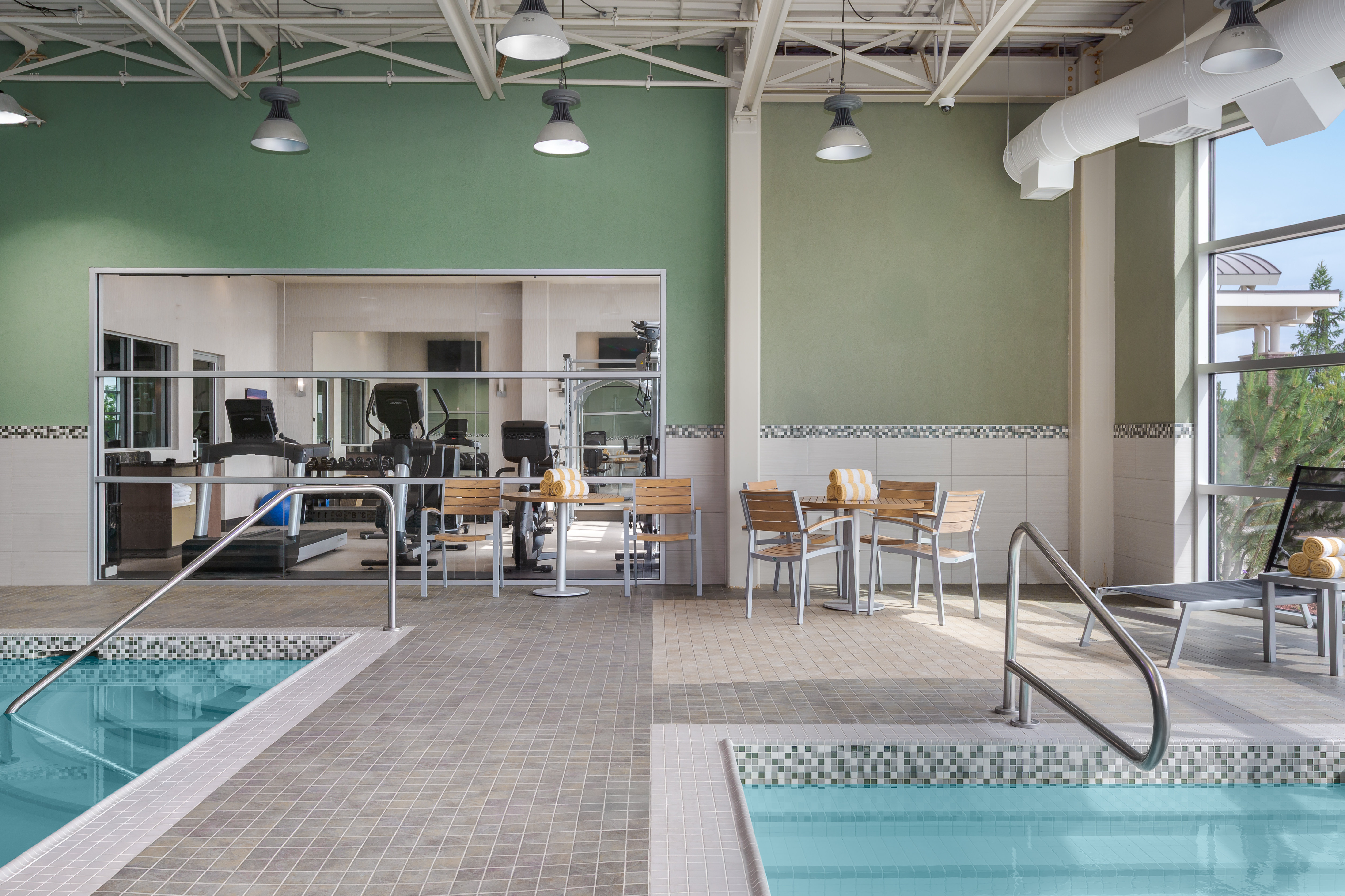 Holiday Inn Express Suites Cold Lake 37/73