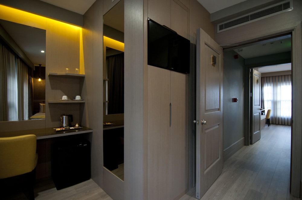 Hotel Seraglio 26/70