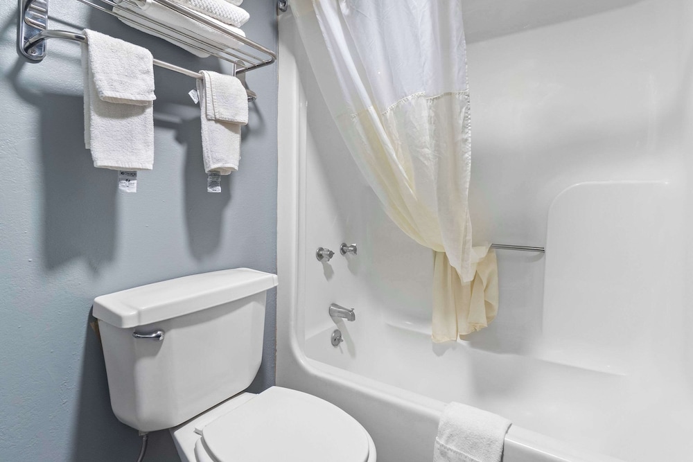 غرفة بسريرين كوين للمدخنين، Econo Lodge Kennett 3/3