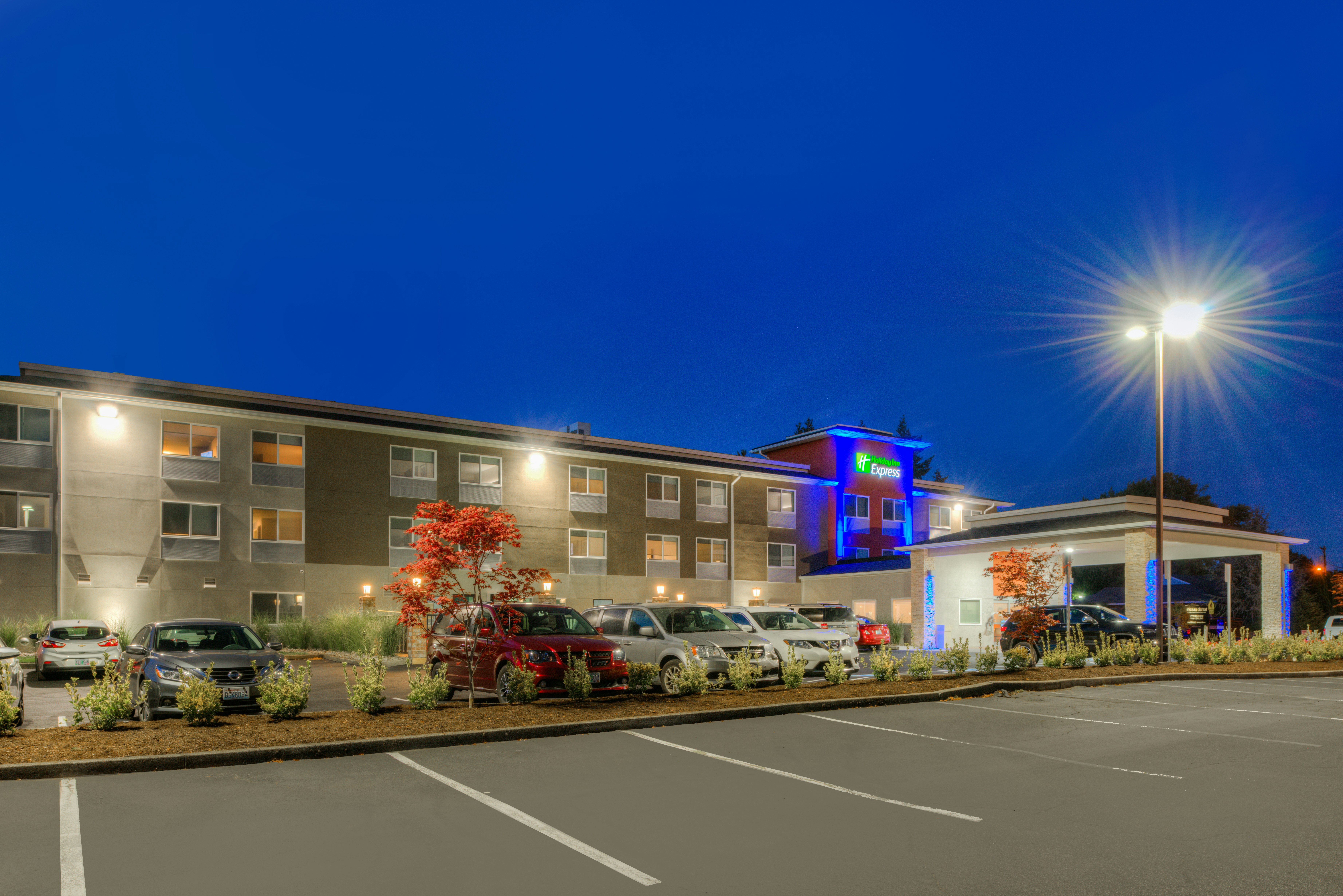 HOLIDAY INN EXPRESS NEWBERG - WINE COUNTRY 4/60