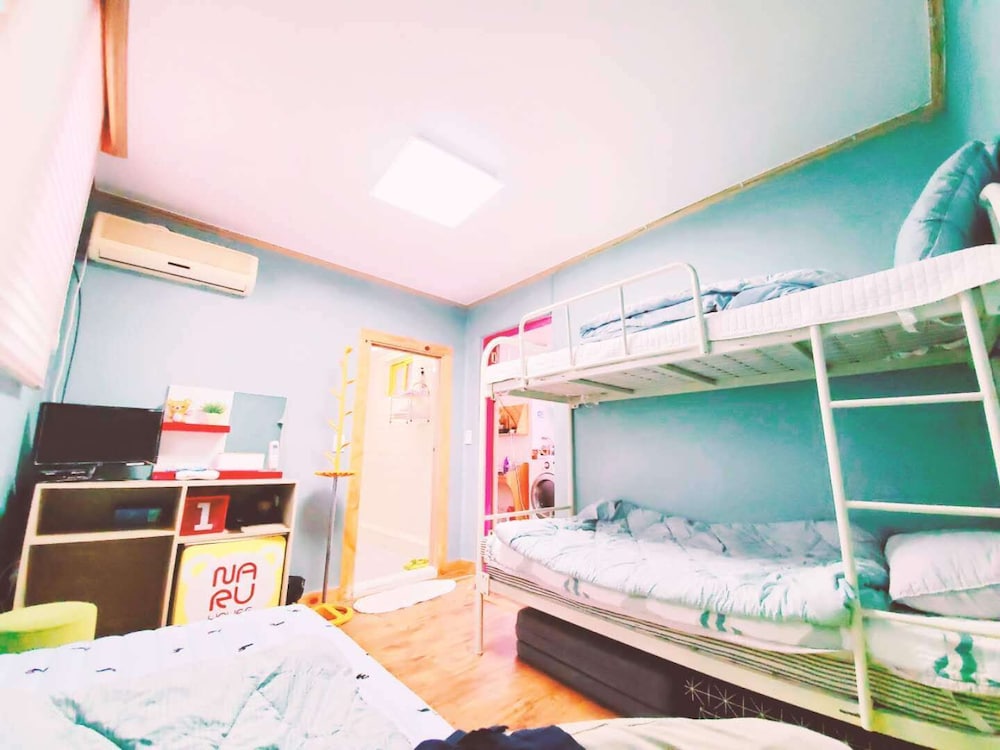 Naru Hostel 24/61