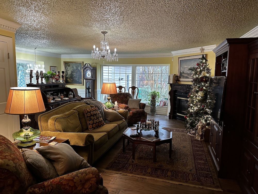 Williamsburg Sampler B & B 21/30