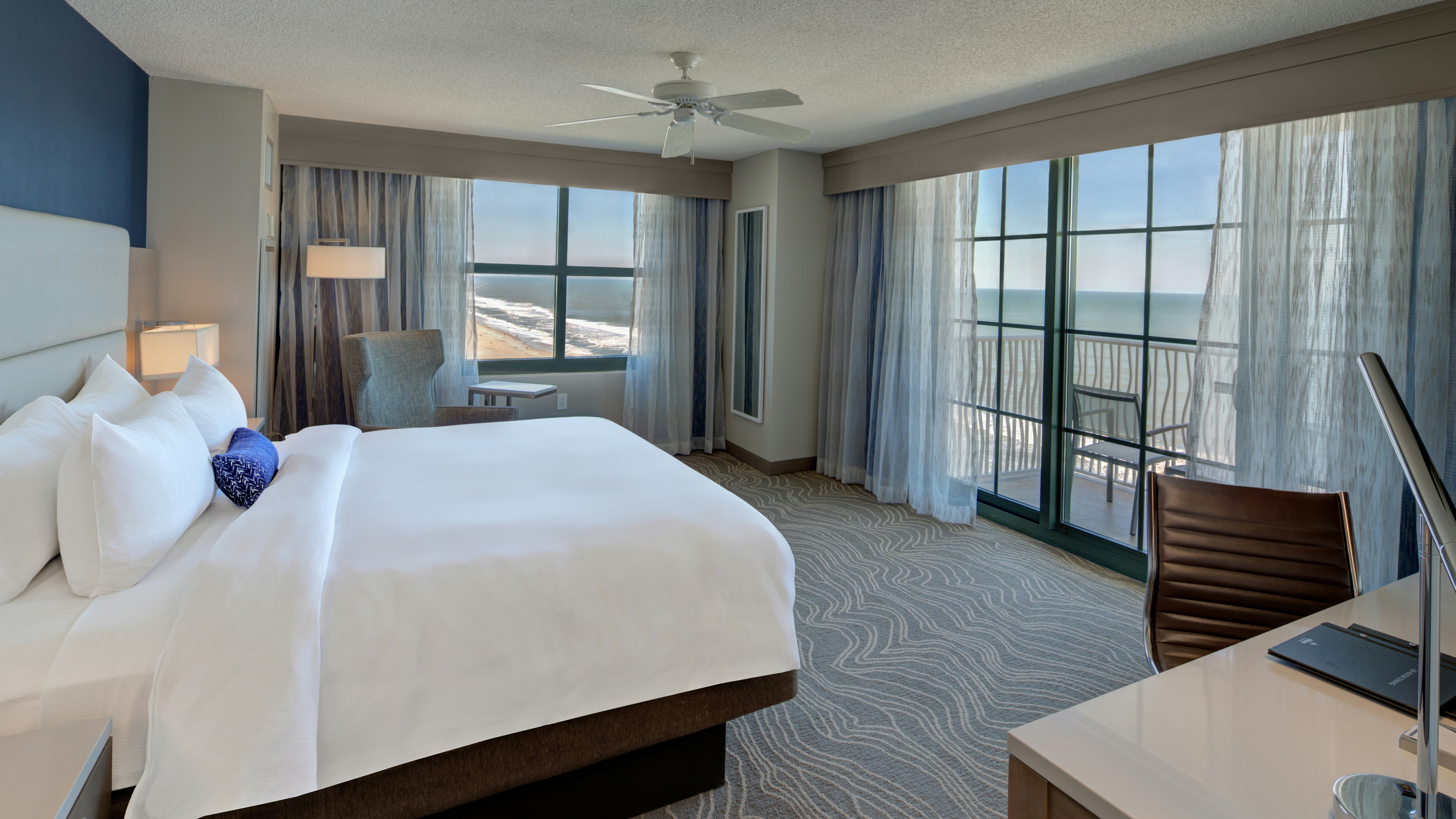 Superior, King Bed, Ocean Front, Corner