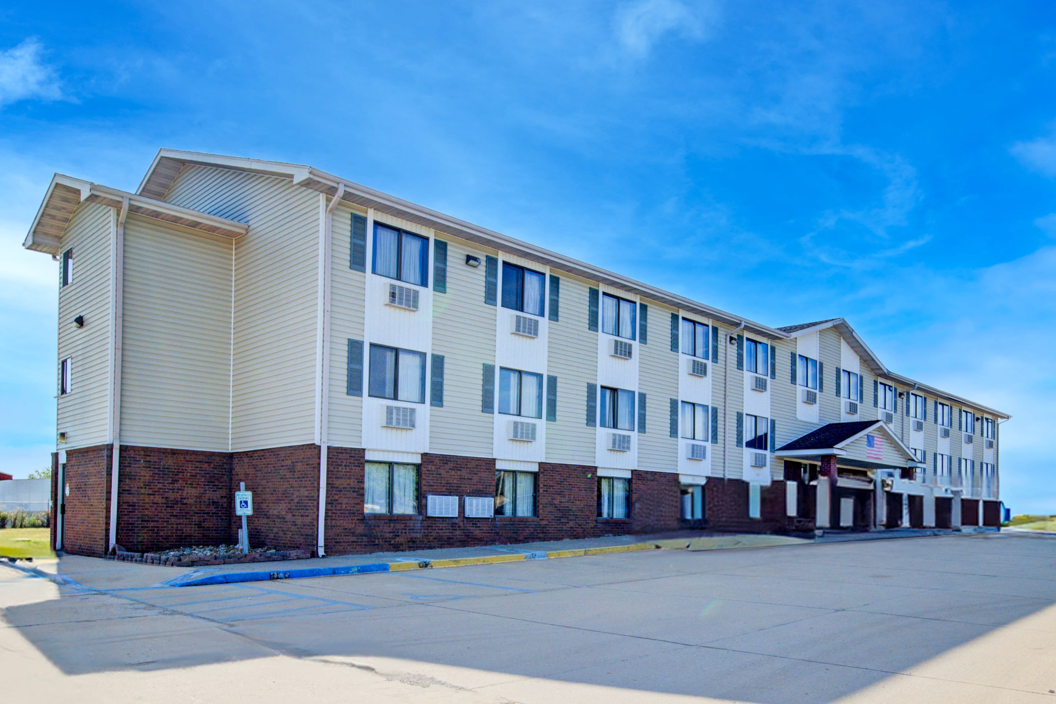 Capital O Amerihost Inn and Suites Kingdom City Hwy 54 MO 45/54