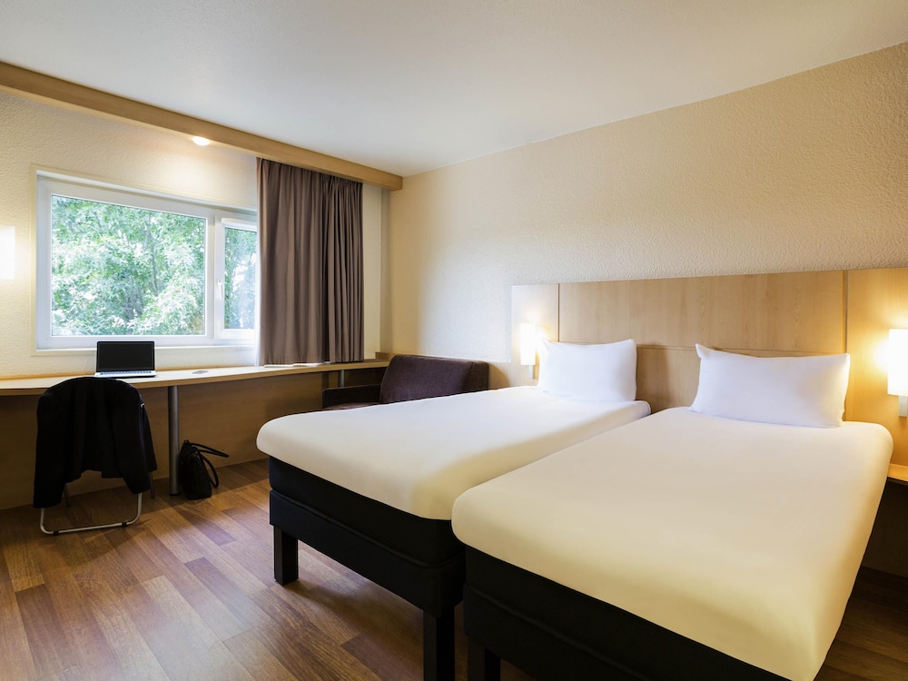 Ibis Bordeaux Lac 17/70