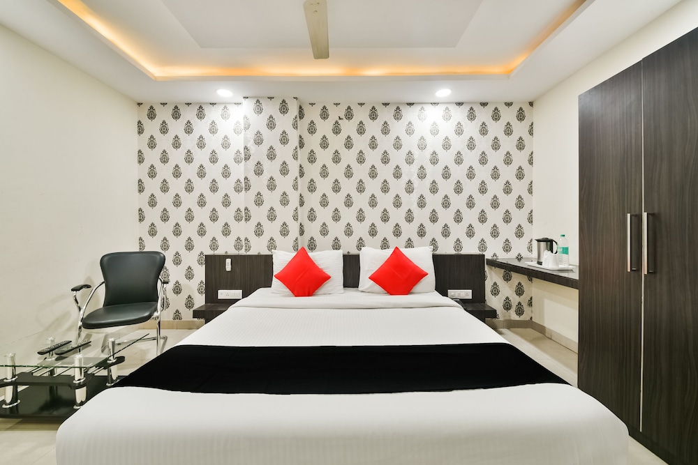 Hotel Flowers Inn 11/40