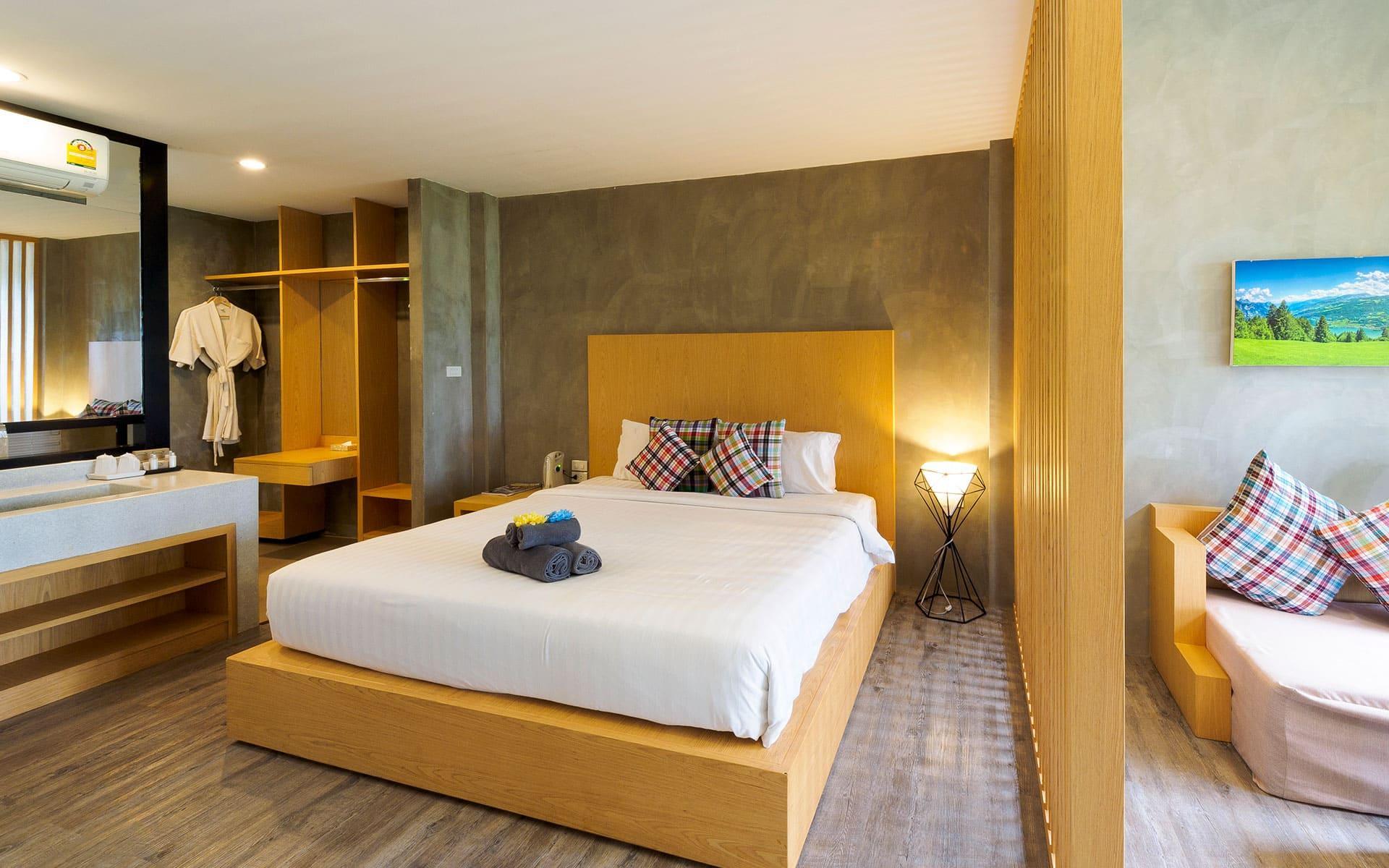 Suite, Pool Access