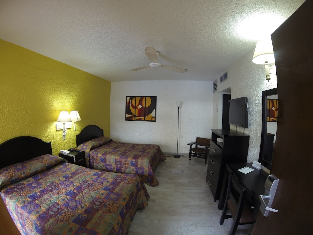 Azteca Inn Hotel 26/62