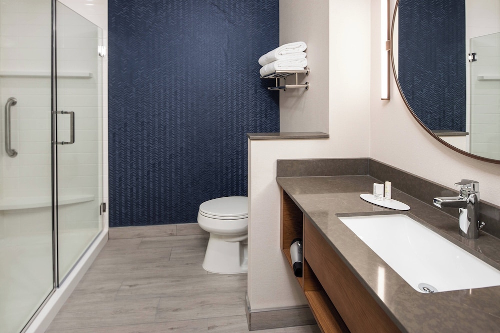Fairfield Inn & Suites by Marriott Anaheim Los Alamitos 45/46