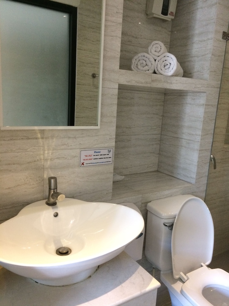 BOURBON ST BOUTIQUE HOTEL 34/35
