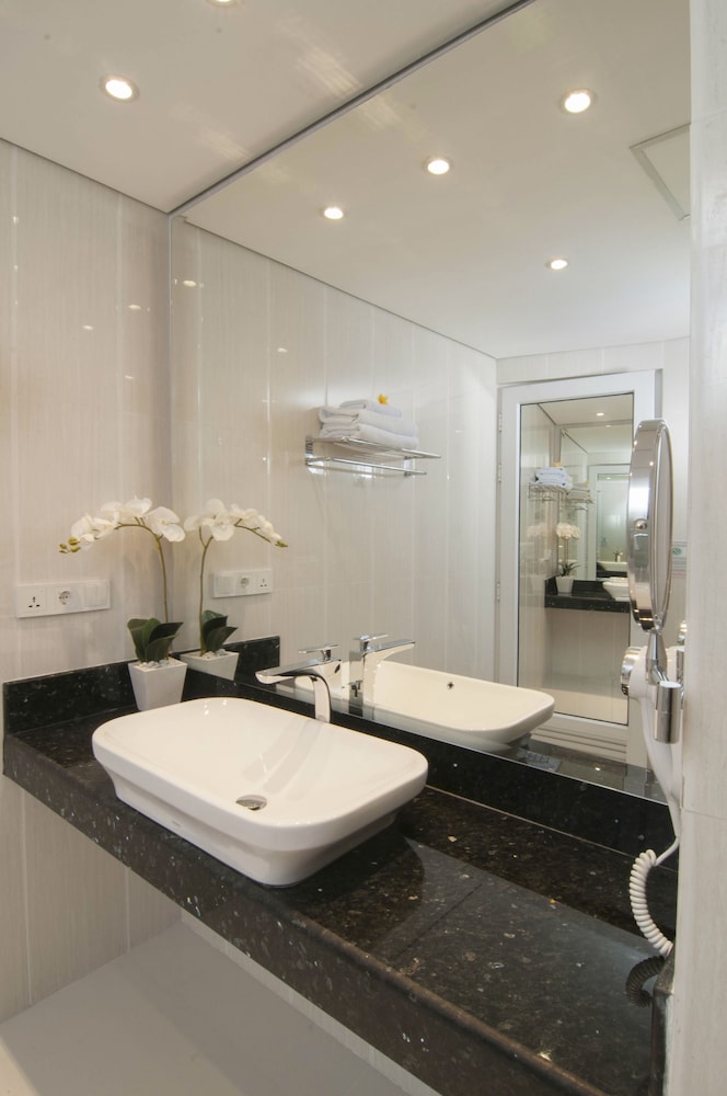 Sulis Beach Hotel And Spa 59/61