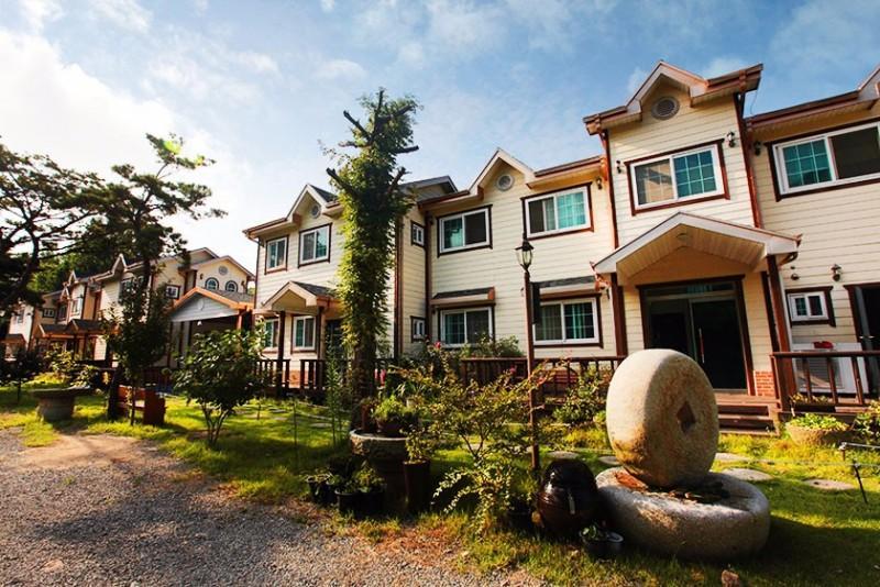 Gyeongju Lakeside Waltz Pension 21/22