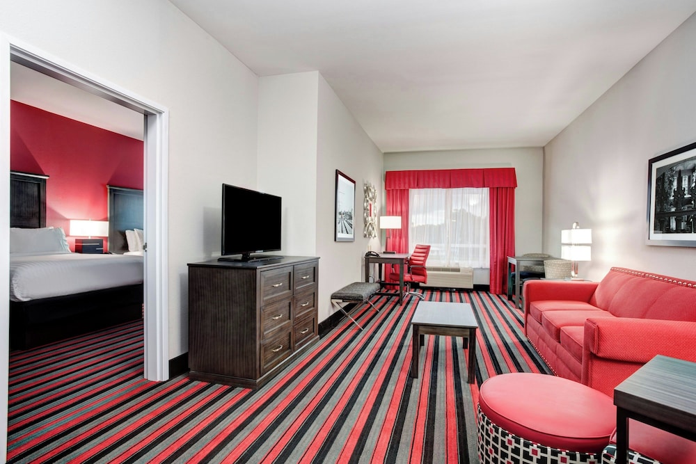 Holiday Inn Hotels And Suites Lafayette North 36/55