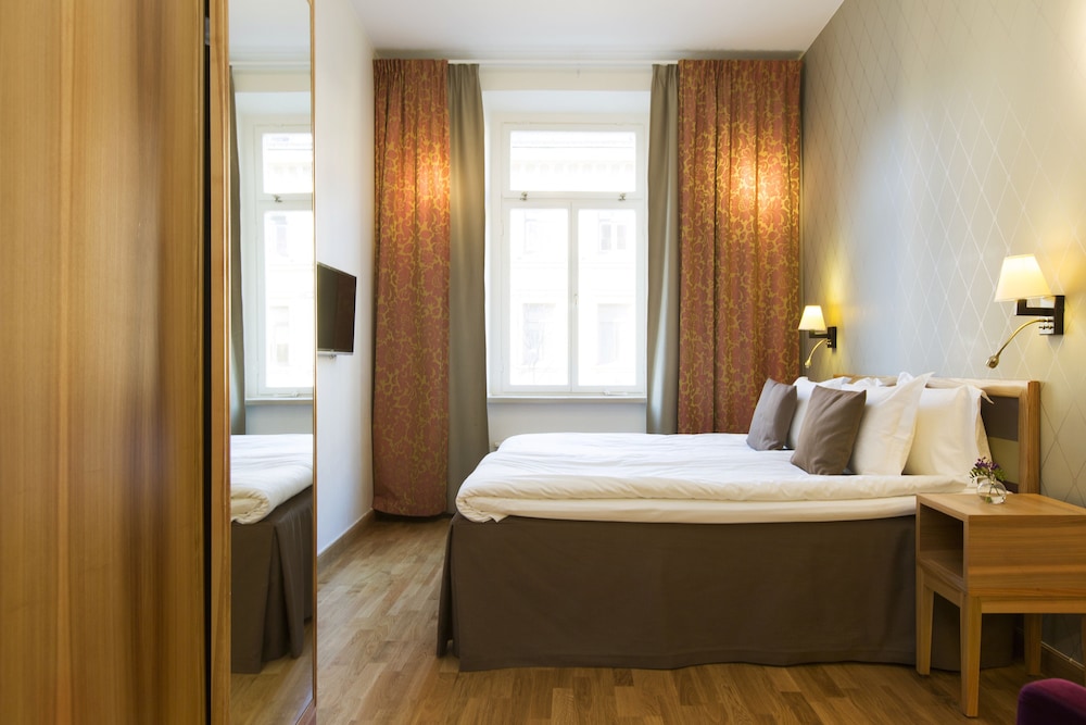 ROOM, DOUBLE BED