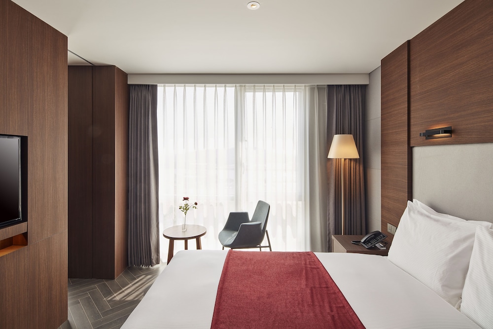 Ramada Encore by Wyndham Gimpo Han River Hotel 12/68