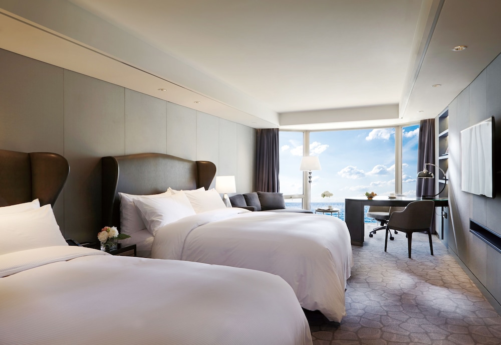 Paradise Hotel Busan 13/75