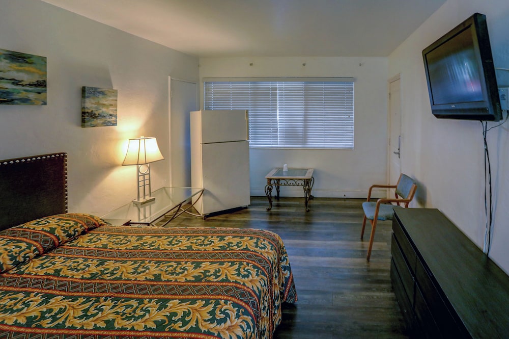 Beach and Town Motel 17/50