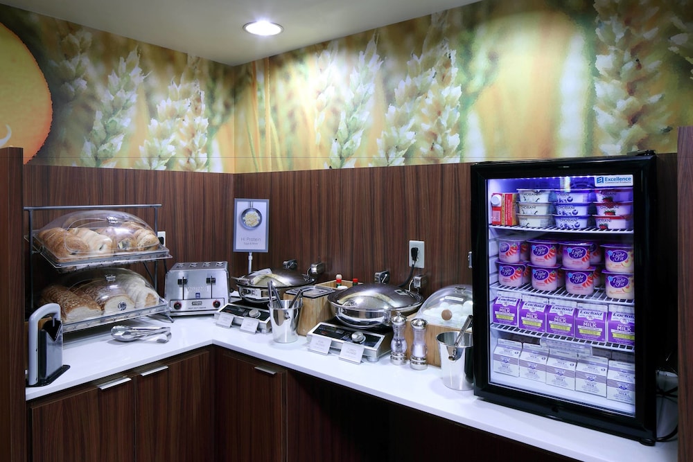 Fairfield Inn & Suites Newark Liberty International Airport 30/38