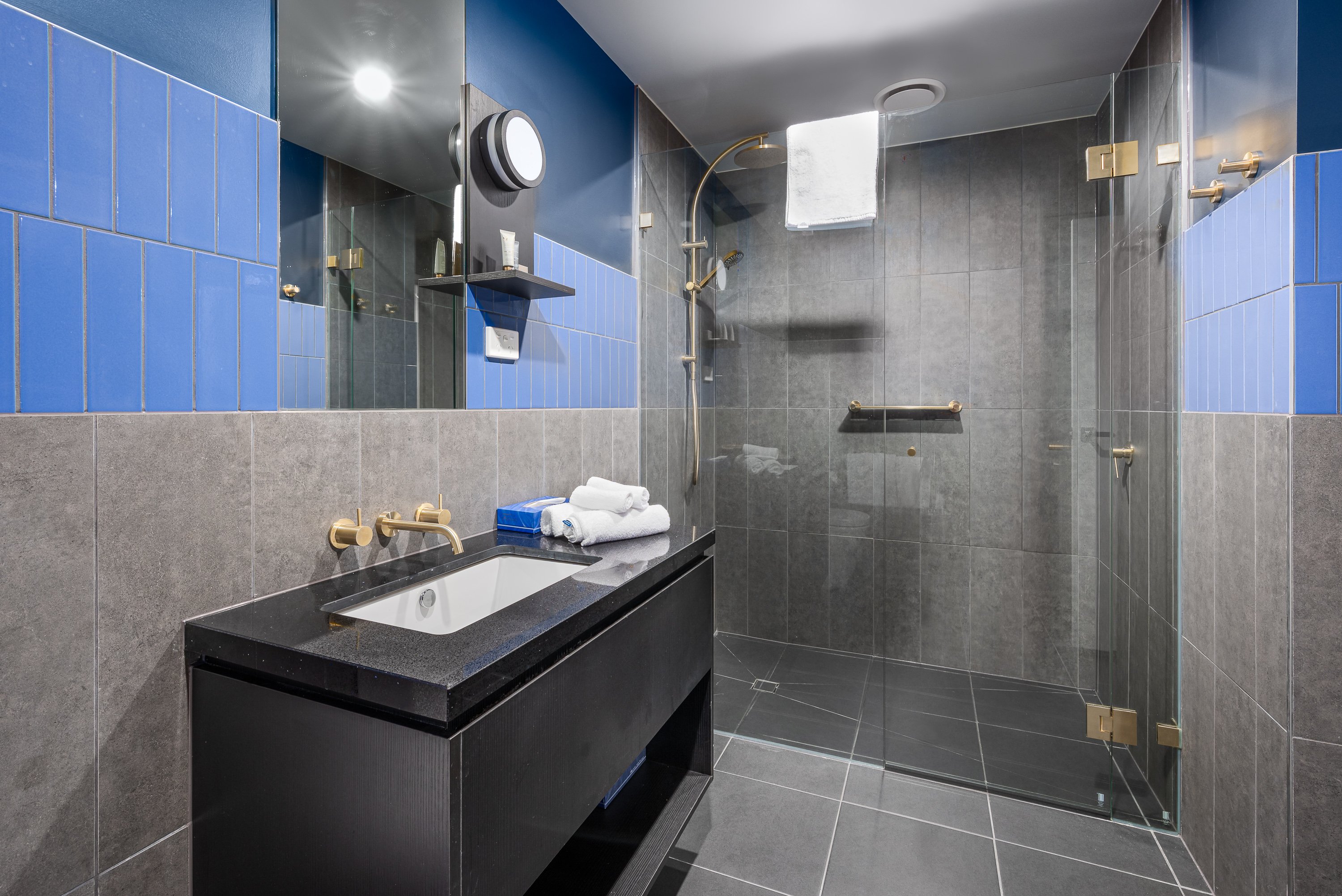 Oros Hotel and Apartments 27/30