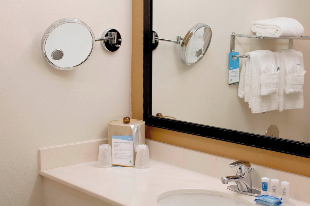 Fairfield Inn Suites By Marriott Oakland Hayward 48/48