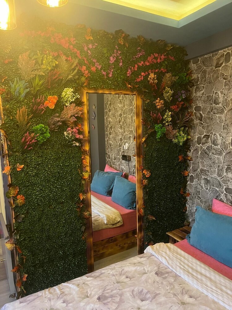 Marvel Suites - Adults Only 36/40