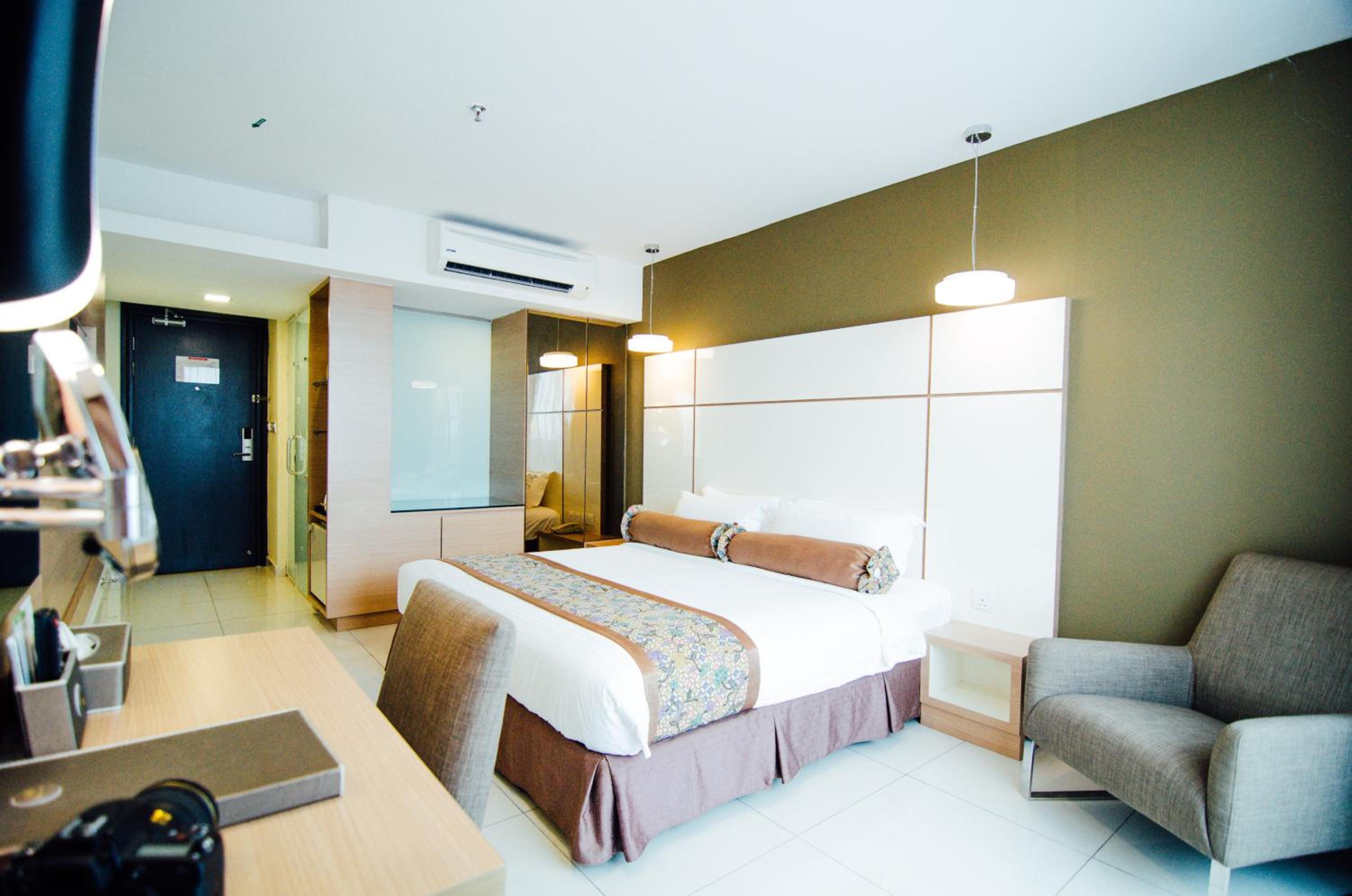 Deluxe, King Bed