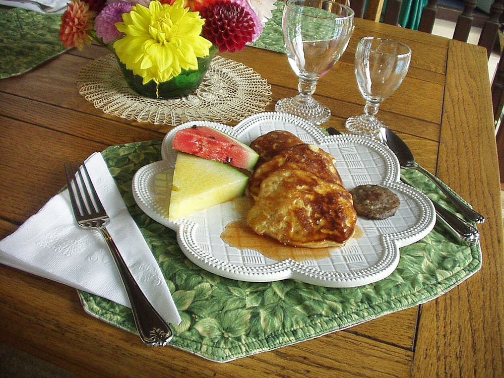 Los Gatos Bed & Breakfast 30/50