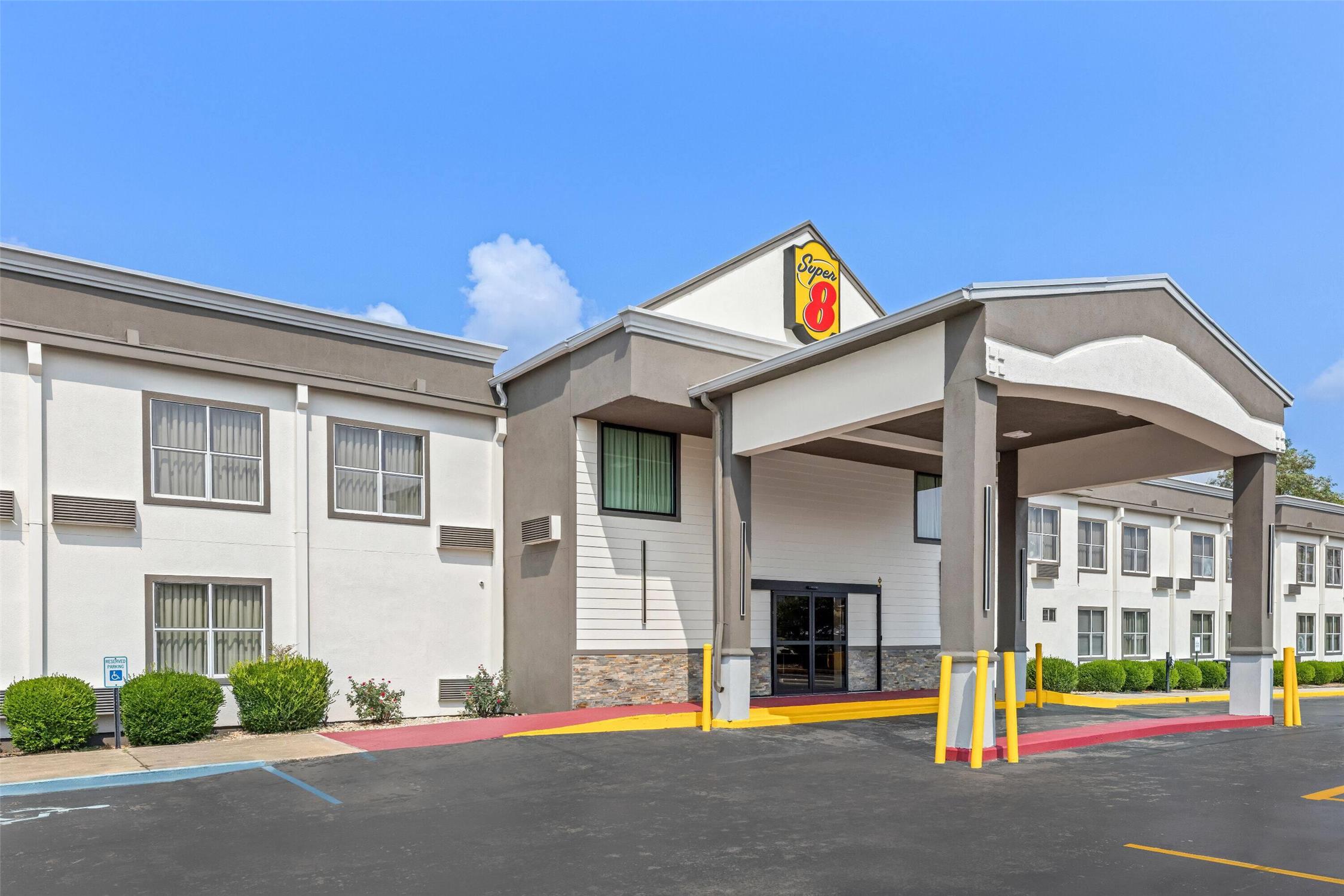 Super 8 By Wyndham Athens 31/33