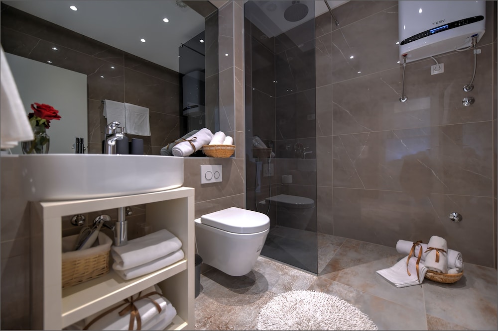Via Porto Rooms 43/49