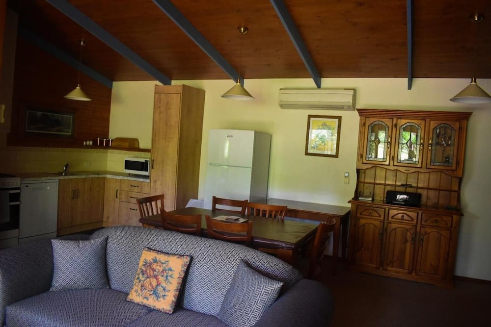 Clarendon Chalets 21/50