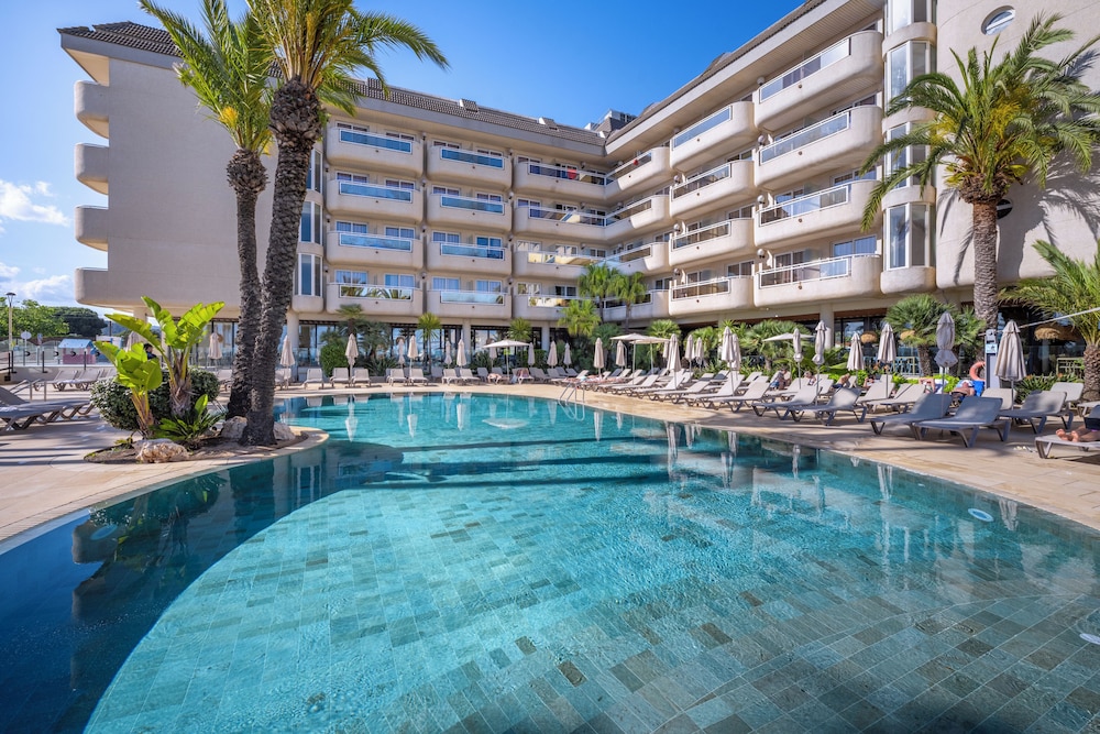 Caprici Beach Hotel & Spa 4/44