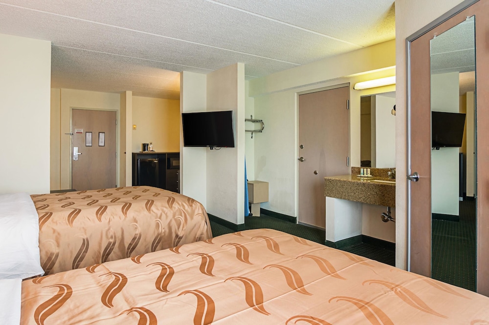Quality Suites Atlanta Airport East GA 10/43