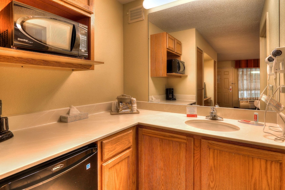 Econo Lodge Pigeon Forge Riverside 13/34