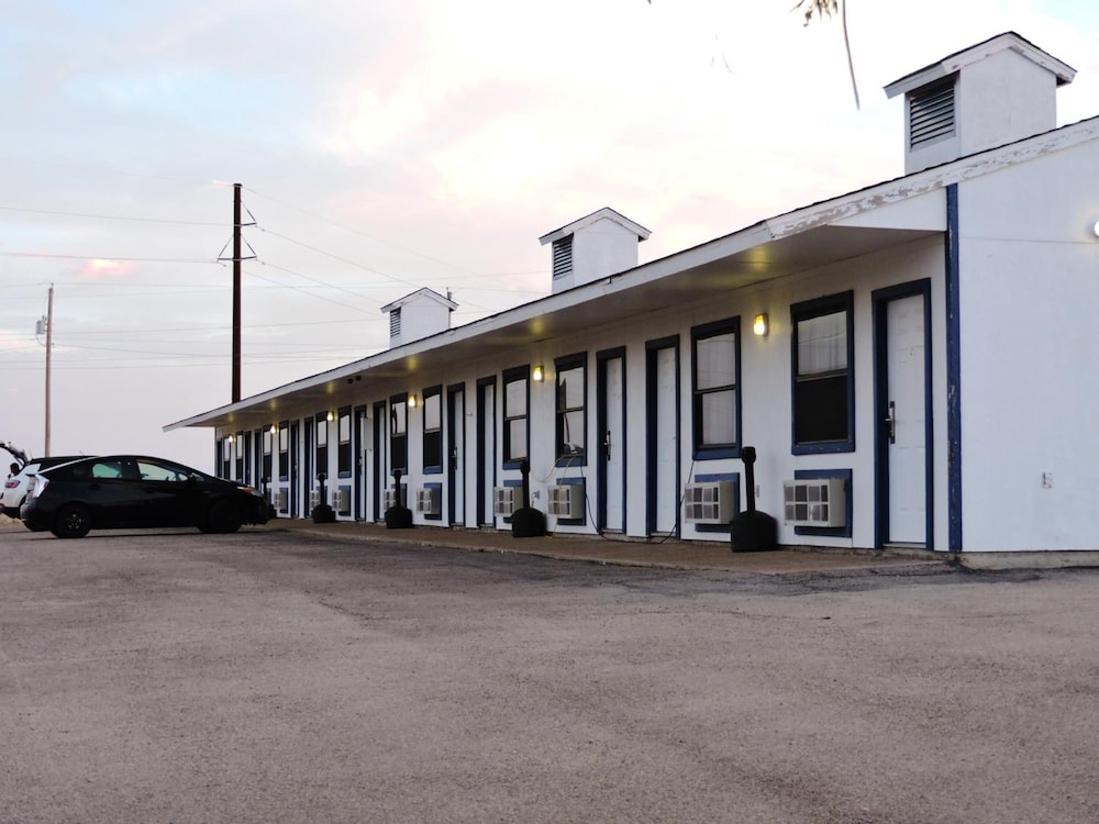 Riata Inn 20/33