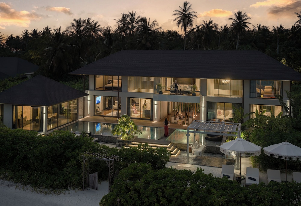 Madifushi Private Island Maldives 7/69