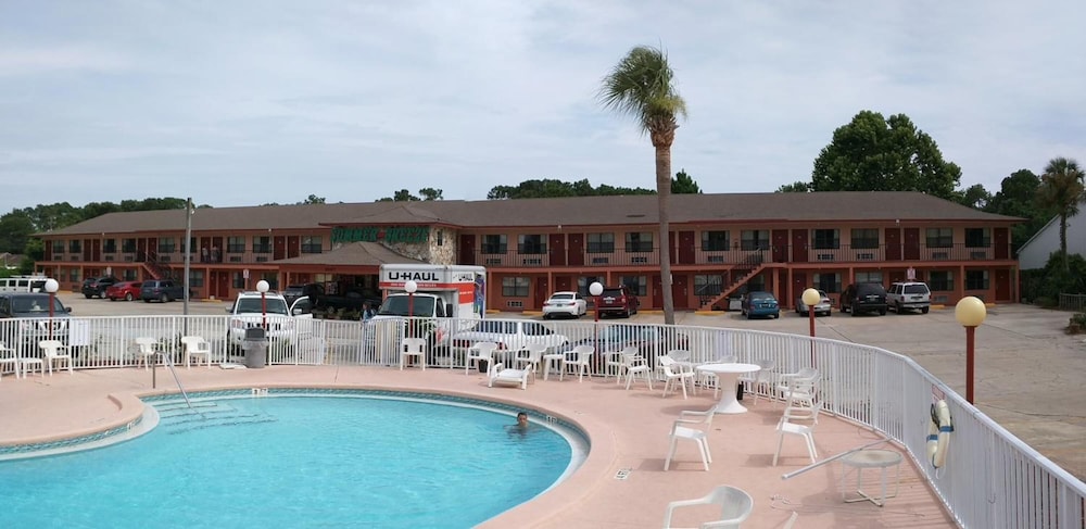 Summer Breeze Motel 5/52