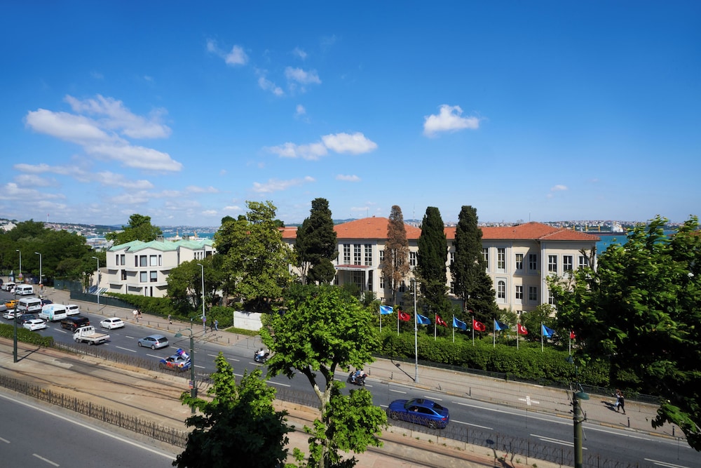 METROPOLITAN HOTELS BOSPHORUS 68/75