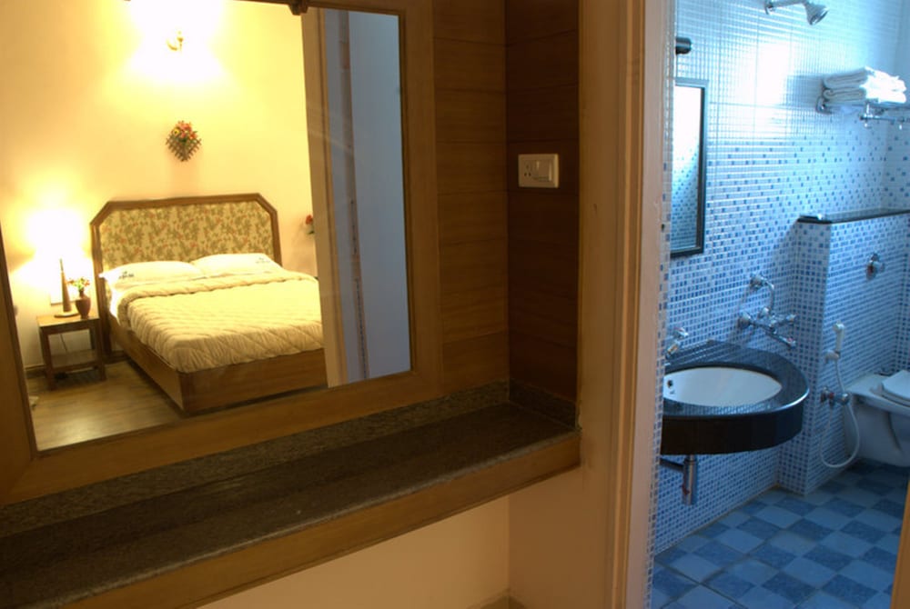 HOTEL BLUE BIRD 30/31