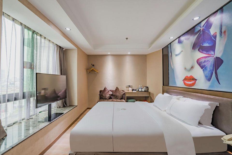 Room, King Bed, Canton Tower View