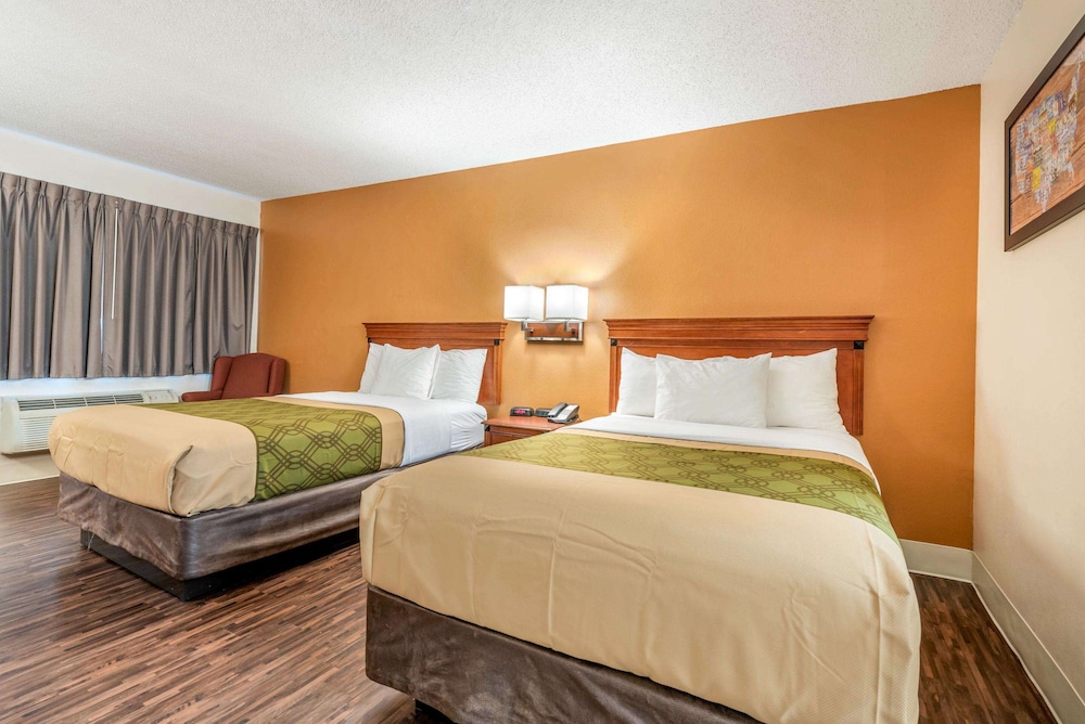 Econo Lodge Louisville Downtown 12/44