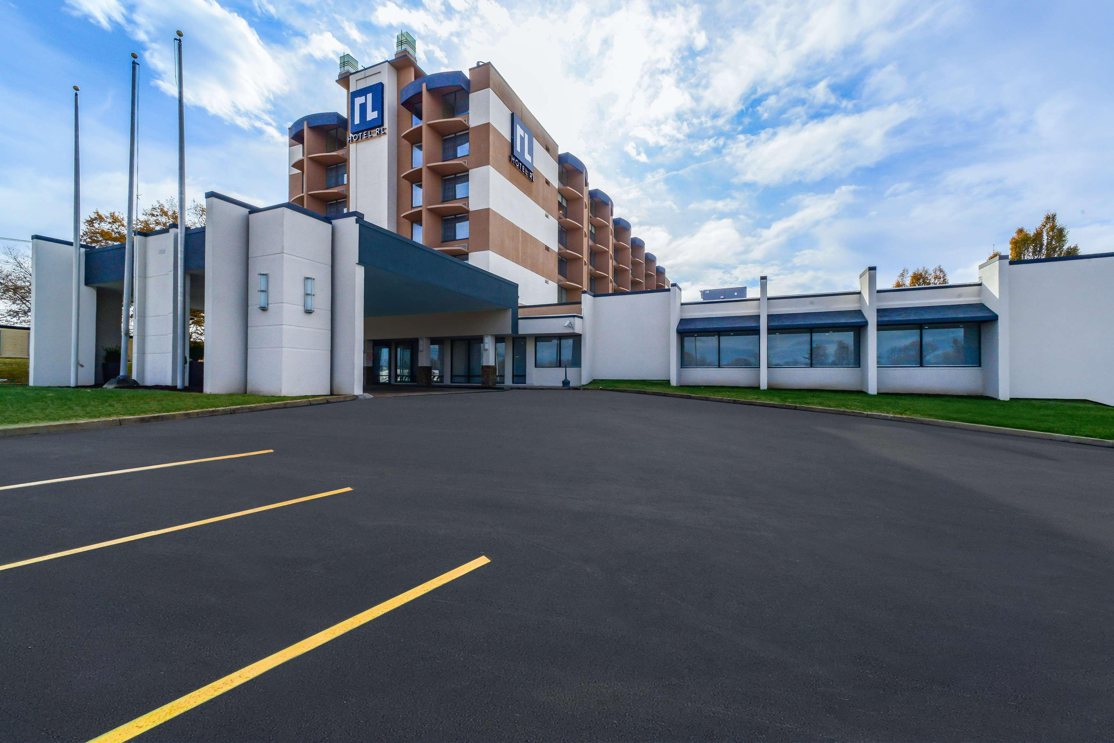 St. Louis Airport Hotel 42/44