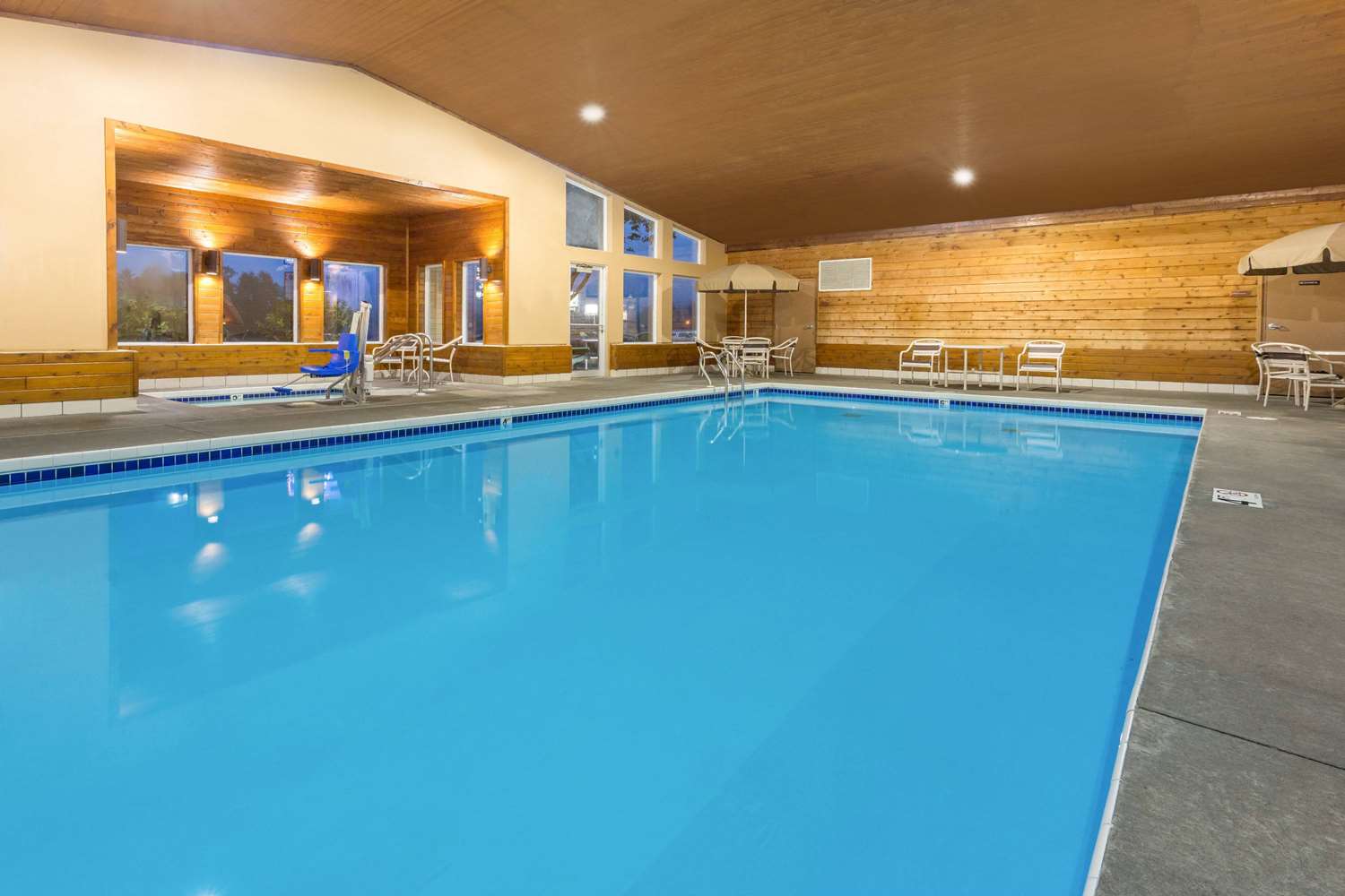 Americinn By Wyndham Boscobel 18/40