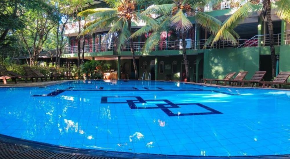 Eden Garden Hotel 11/18