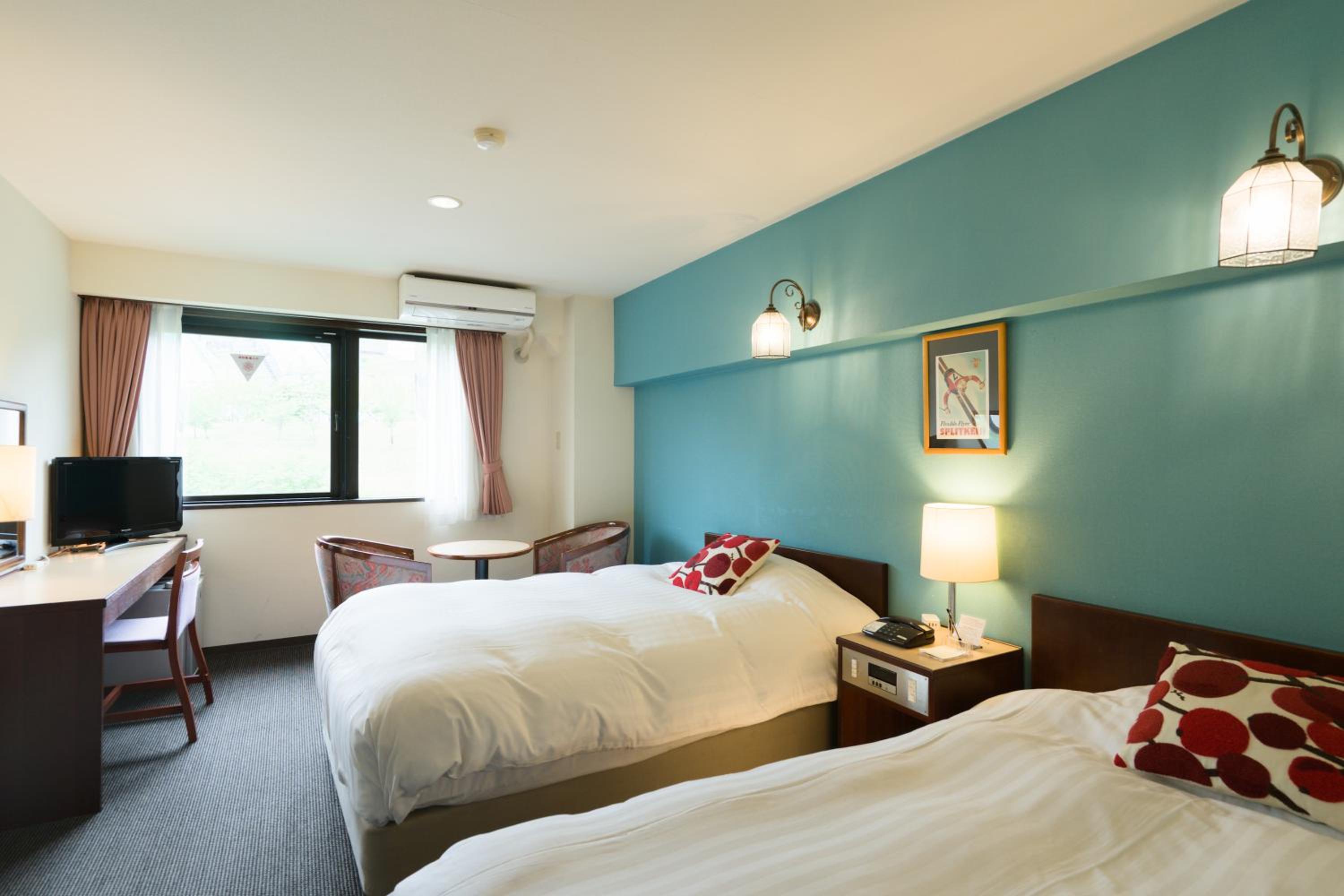 Room, Twin Beds, Mountain View