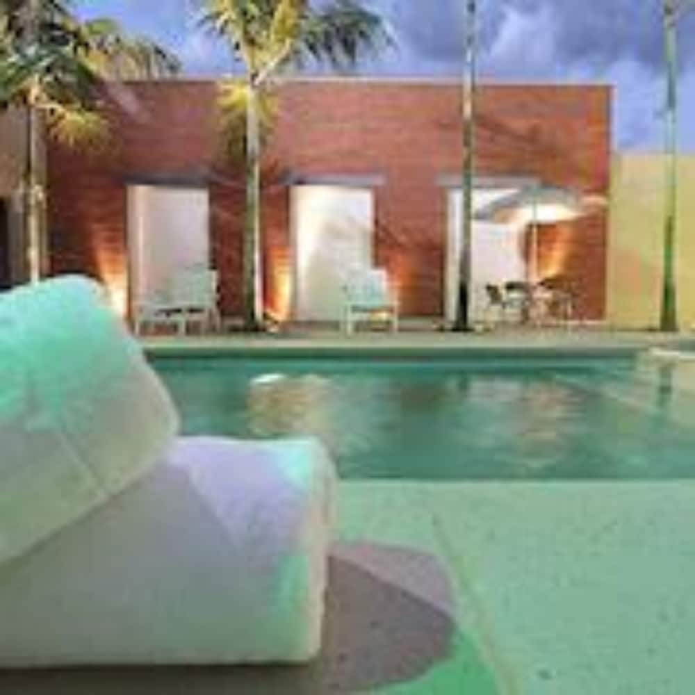 Oasis Tower Hotel 58/61