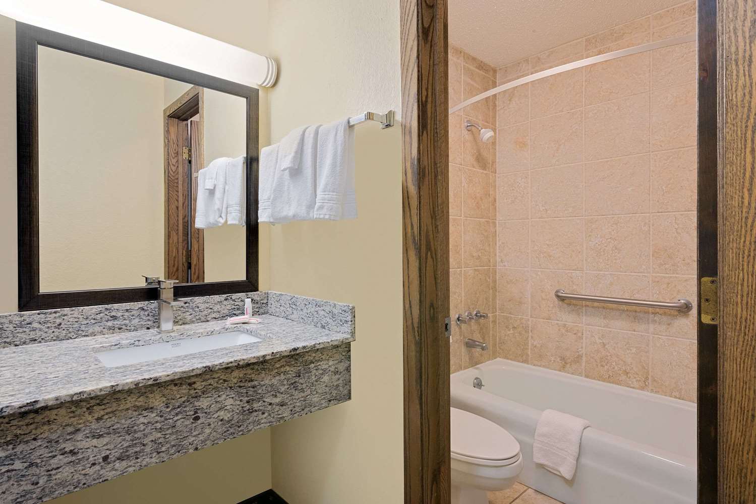 Days Inn by Wyndham International Falls 21/21