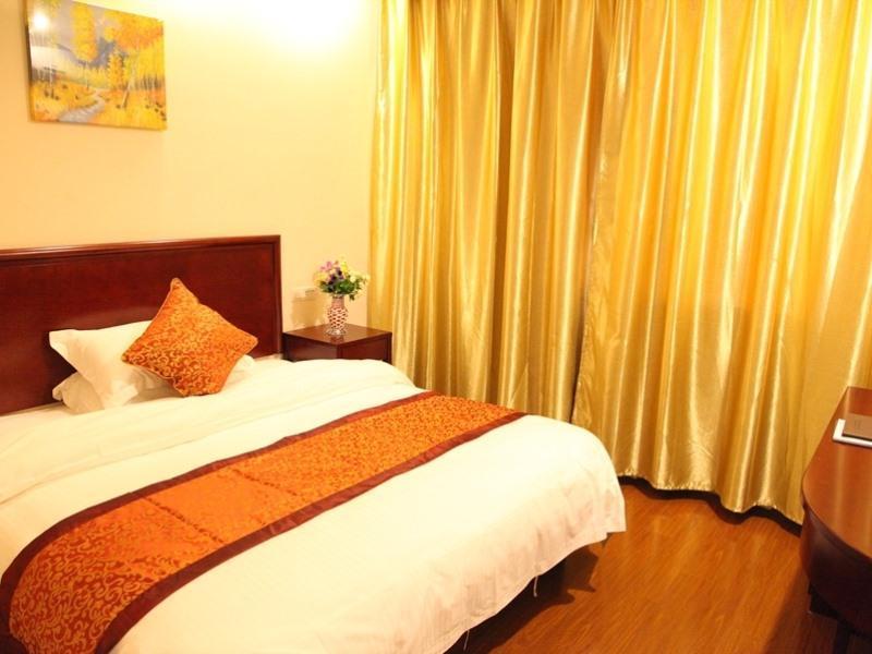 ROOM, DOUBLE BED