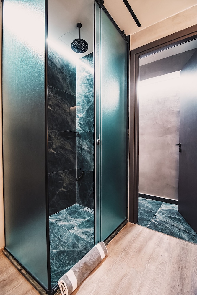 Project 3 Urban Chic Hotel 30/47