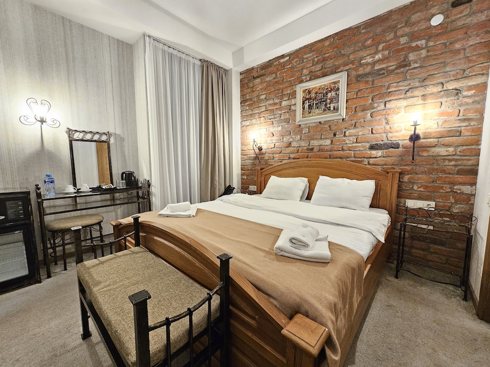 Brooch Boutique Hotel 20/63